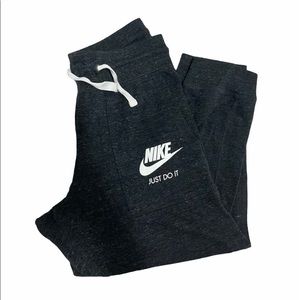 Nike cropped sweatpants size small
